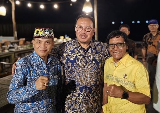 Dewas BPJS Ketenagakerjaan Aditya Warman bersama Ketua DPP APINDO Kaltim Dr Abriantinus SH MA dan Ketua Dewan Pertimbangan, Slamet Brotosiswoyo.